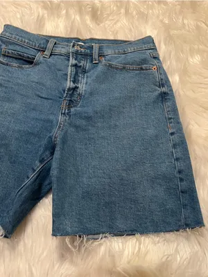 Old Navy Women's Size 8 Sky-Hi Denim Short Medium Wash Jasmine 7" Clean thumbnail 4