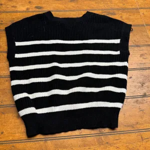 Moon & Madison Striped Sweater Vest Black‎ White Ribbed Knit Sleeveless XS thumbnail 3