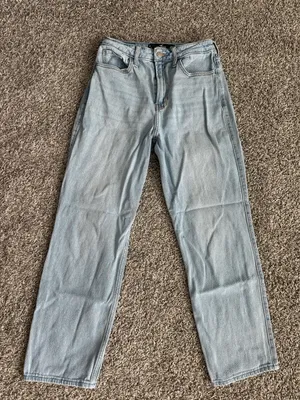 Hollister Straight High-Rise Jeans thumbnail 1