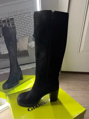 Chelsea & Violet Black Knee-High Block Heel Boots thumbnail 3