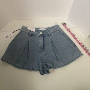 light-wash denim shorts from the brand WeWoreWhat Size 24 thumbnail 3
