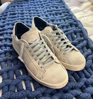 Sneakers thumbnail 1
