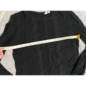 Gap Size Small Black‎ Long Tapered Sleeve Blouse Round Neck Pleated Lace Trim thumbnail 4