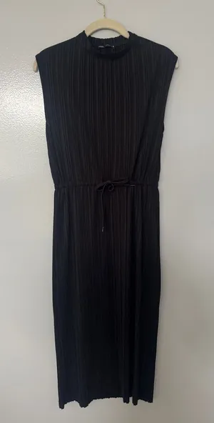 Zara Women's Black Sleeveless Pleated Midi Dress with Tie Waist Size M thumbnail 1