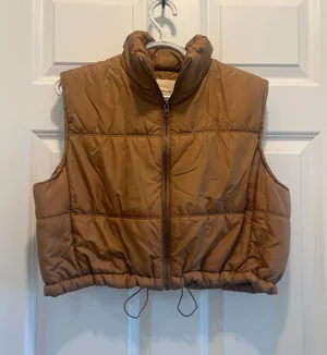 Thread and supply puffer vest  thumbnail 1