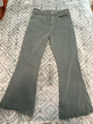 American Eagle Super Hi-Rise Flare Jeans thumbnail 1