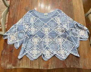 Kindred Boho Embroidered Eyelet Lace Bell Sleeve Top Blue Scalloped Hem Size M thumbnail 1
