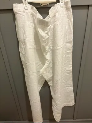 Old Navy White Wide-Leg Pants thumbnail 3