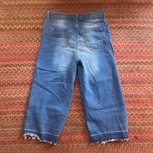 Lascana Faded Indigo Wash Crop Stretch Jeans thumbnail 4