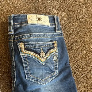 Miss Me Indigo Denim Capris thumbnail 5