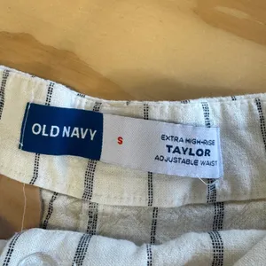 Old Navy Taylor Extra High-Rise Striped Linen Blend Shorts Cream Navy Small thumbnail 6