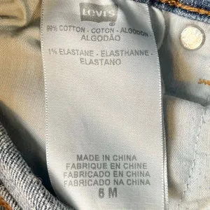 Levi’s 505 Straight Leg Cropped Rough Edge Jeans 6 thumbnail 4
