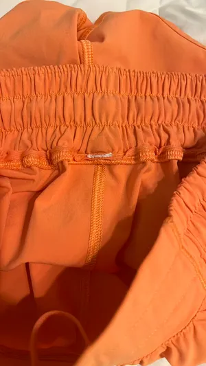 Lululemon low rise 2.5 inch hotty hots thumbnail 3