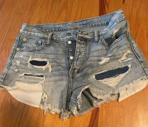 American Eagle High-Rise Festival Shorts thumbnail 1
