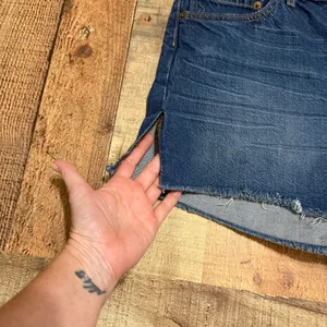 Levi's 501 Women's Dark Denim 100% Cotton Button Fly Shorts Sz 31 Festival Boho thumbnail 6