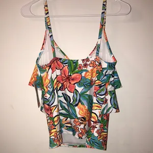 NWT!! Tropical Floral Women's Swimsuit Top Size Medium thumbnail 3