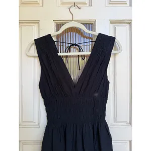 Abercrombie & Fitch Black Crinkle V-Neck Smocked Mini Dress Size XSP Sleeveless thumbnail 2