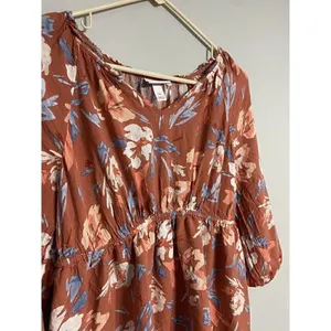 Isabel Maternity Salmon Colored Floral Maternity Blouse Womens XS thumbnail 2