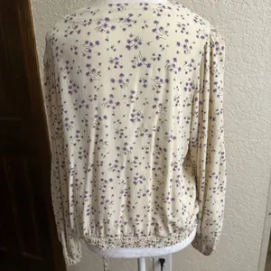American Eagle Wrap Top Womens XL Cream Purple Floral Long Sleeve Viscose Blouse thumbnail 4