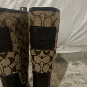 Coach Brown Rubber Logo Rain Boots Size 6 US thumbnail 3