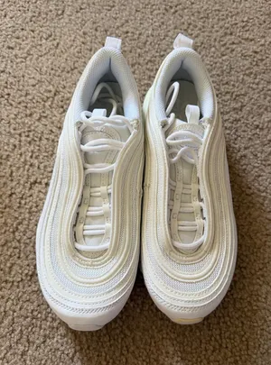 Nike women’s shoes thumbnail 1