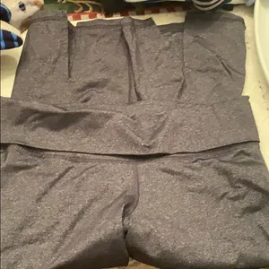Old Navy Workout capris 5/$25 thumbnail 1