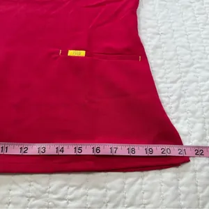 Figs Scrub Top Women’s XS Stretch Pockets Pink/Red Medical Wear thumbnail 6