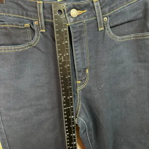 Levi's 721 Jeans Women's‎ size 29 High Rise Skinny Dark Wash Blue Denim thumbnail 7
