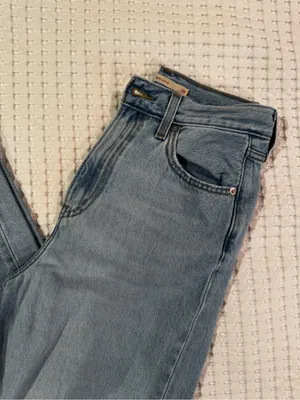 Levi’s Women’s High Loose Jeans thumbnail 2