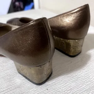 Joel Parker Italy Bronze Metallic Leather Block Heel Pumps Greek Key Detail sz 5 thumbnail 4