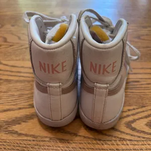 Nike Blazer Mid 77 Vintage Summit White Pink thumbnail 3