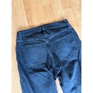 Abercrombie Curve Love The '90s Relaxed Jean High Rise thumbnail 5