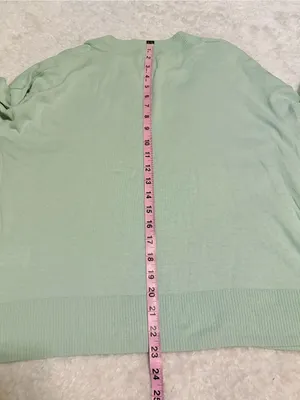 5/$30 🎈 Gap medium mint green v neck sweater thumbnail 2