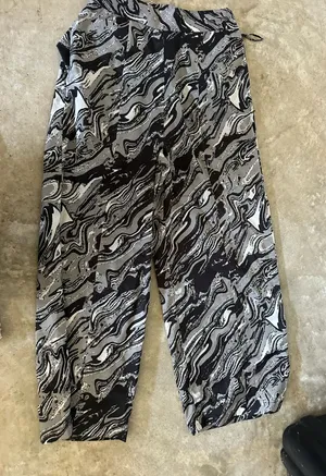 Black and white pants Size M thumbnail 1
