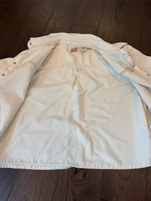 Levi’s Women’s Short-Sleeve Denim Jacket in Off White Size Large - C71-012 thumbnail 6