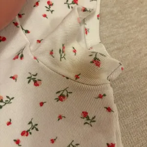 Brandy Melville Floral Top thumbnail 2