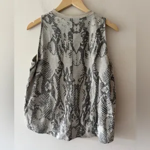 AKEMI + KIN Anthropologie Marietta‎ Cocoon Top Shirt Blouse Gray Snake Skin thumbnail 4
