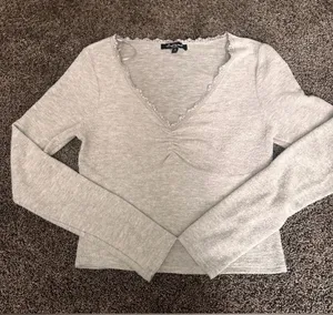 Women’s Light Gray Long Sleeve V-Neck Top Size Medium 0203 thumbnail 1