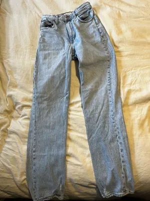 Abercrombie Curve Love 90s Ultra High-Rise Straight Jeans thumbnail 2