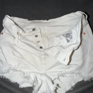 Levis 501 Original White Denim Cut Off Shorts High Rise Button Fly Women 33 thumbnail 2