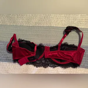 Frederick's of Hollywood Burgundy and Black Lace Satin Balconette Bra thumbnail 4