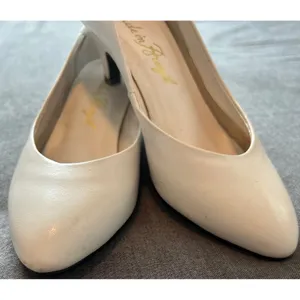 Vintage Made in Brazil Cream Leather Pointed Toe Kitten Heel Pumps Size 4 thumbnail 9