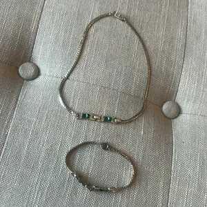 Vintage Silver Toner Faux Emerald Bracelet & Necklace Two Piece Set thumbnail 2