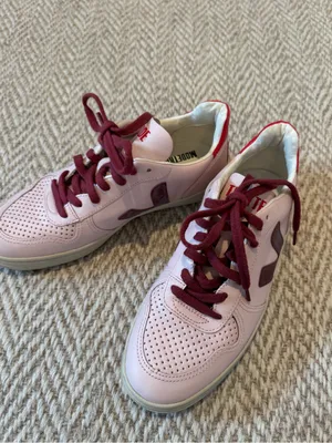 Veja Pink Modetrotter V10 Leather Lady First Low-Top Sneakers | Size 7 thumbnail 9
