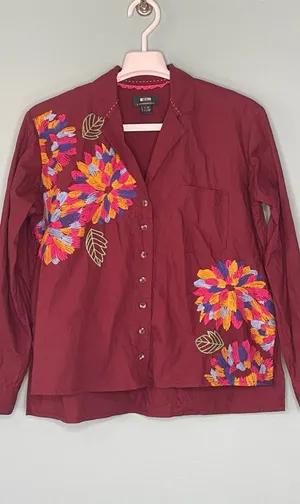 Maeve Anthropologie Burgundy Embroidered Button Down Shirt Size 2 thumbnail 1