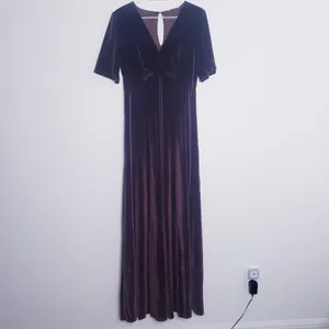 Baltic Born Vivian Velvet Maxi Dress Short Sleeve New Without TagsV-Neckline thumbnail 3