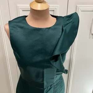 Zara Women's Hunter Green Satin Sheath Dress Size Medium Ruffle Cocktail Holiday thumbnail 2