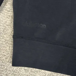 Lululemon Sweatshirt Womens 4 Softstreme Perfectly Oversized Cropped Crew Neck thumbnail 5