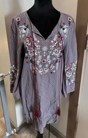 Cedar Rose Long Sleeve‎ Embroidered Floral Boho Dress Midi Grey V-Neck Flowy S thumbnail 1