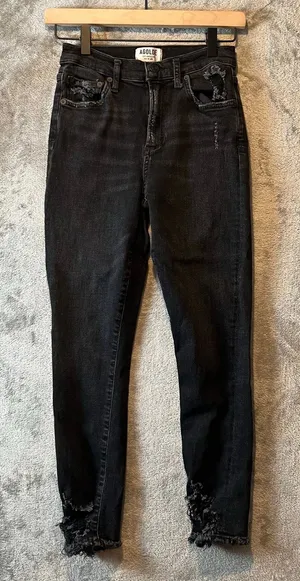 AGOLDE Sophie High Rise Skinny Crop Black Distressed Skinny Size 27‎ thumbnail 1